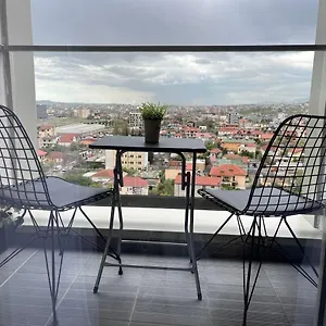 Comfy Nest Apartment- Free Parking Apartament